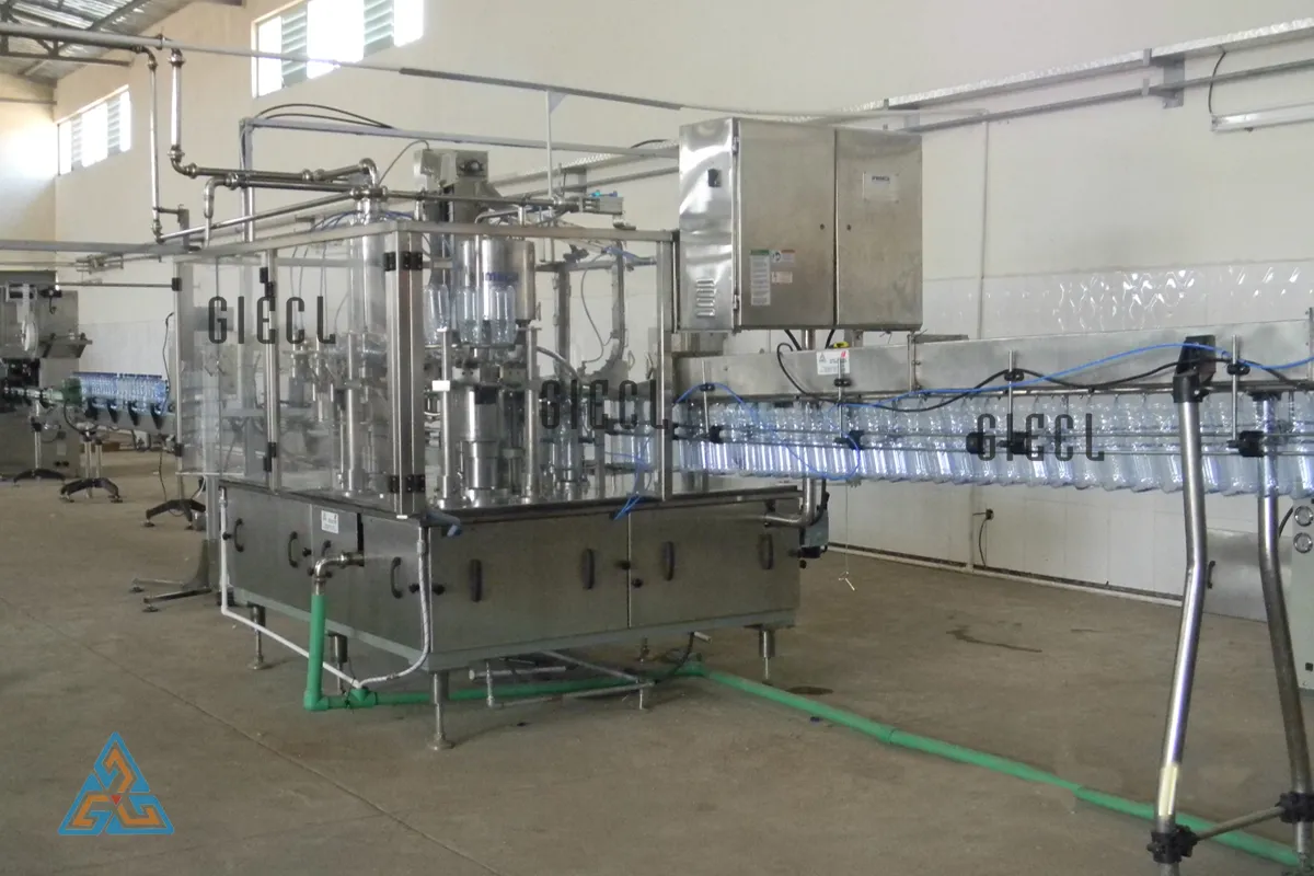 2400 Bottle per hour Rinsing Filling Capping Machine